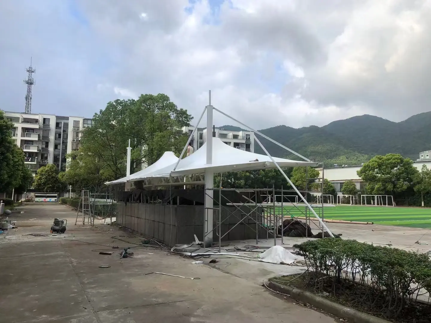 2026年贵州玉屏停车棚球场棚改造纪实:老旧雨棚换新,运维压力怎么降
